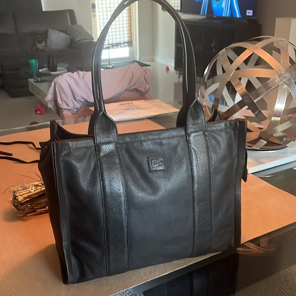 Never worn black leather tote bag. Sample from a developing brand. - Picture 2 of 4